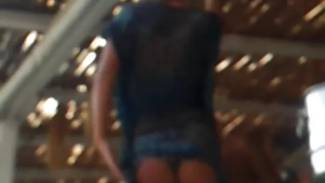 A xxx vídeo brasileiro miúda Sensual masturba-se com a fada Mini.