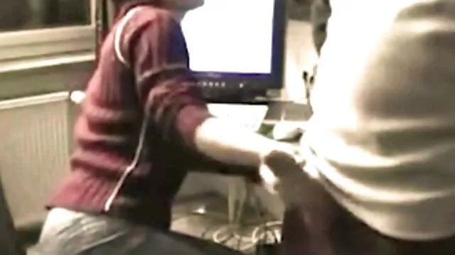 Puta traidora apanhada pornô brasileiro pornô e marido junta-se