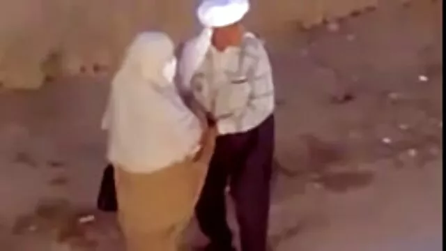 Cena de vídeo caseira de brasileirinha dando o cu dois gays quentes