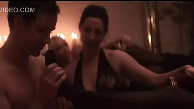 Namoradas curiosas fazem gostoso brasileiro sexo em vídeo Amador