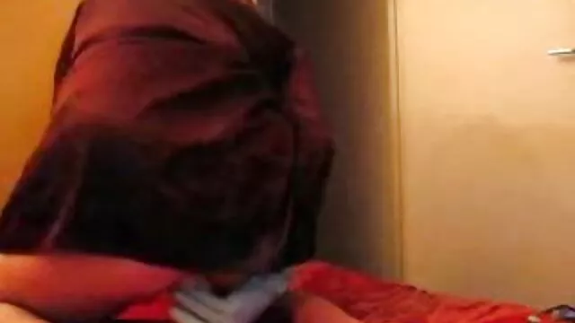 A loirinha mostra a rata vídeo pornô com as brasileiras em frente à webcam.