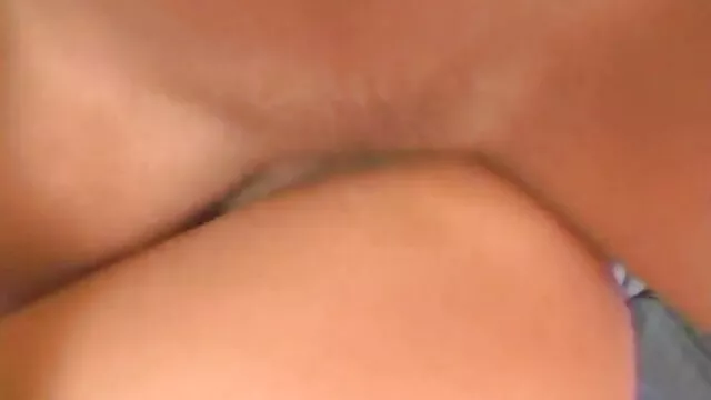 A miúda excitada adora esta Pila grande no rabo xxx coroas brasileiras