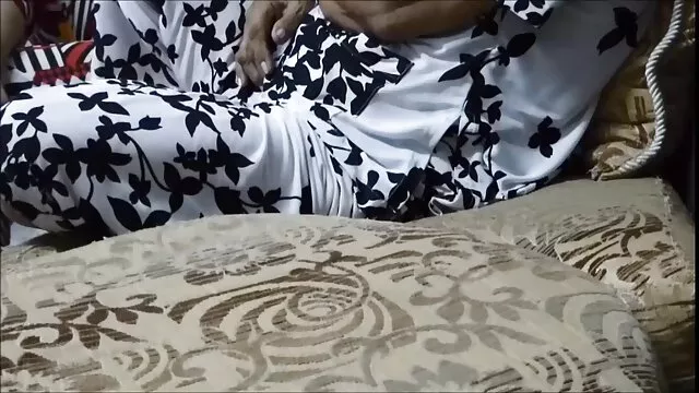 Lanky pornoo brasileiro twink Max London amarrado antes de cumshot com Big cock