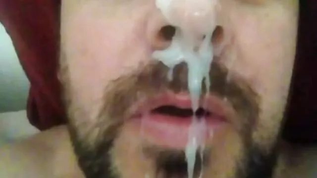 O Maskurbate Brad exibe vídeo pornô brasileiro anal os seus enormes músculos.